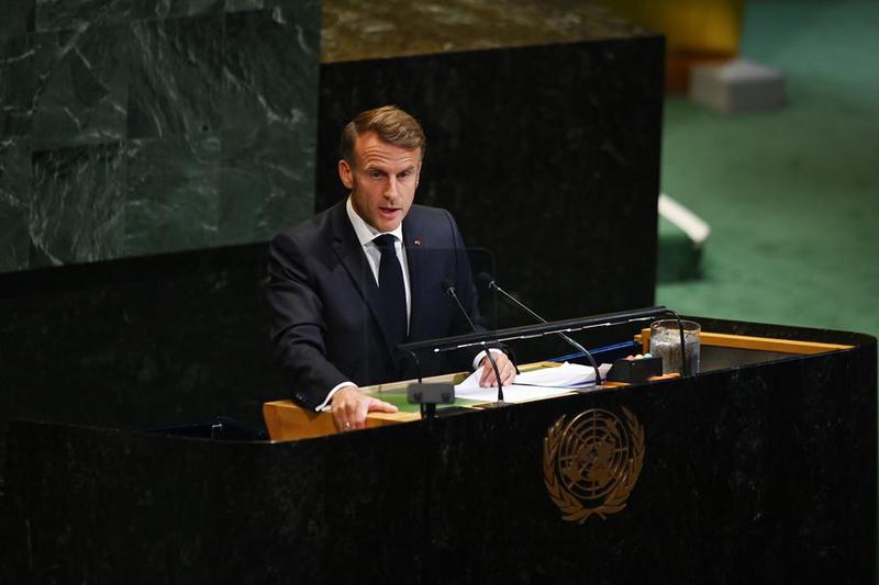 El presidente francés, Emmanuel Macron, habla durante la Conferencia Internacional de Alto Nivel para la Solución Pacífica de la Cuestión de Palestina y la Implementación de la Solución de dos Estados, en la sede de la Organización de las Naciones Unidas (ONU), en Nueva York, el 22 de septiembre de 2025. (Xinhua/Li Rui)